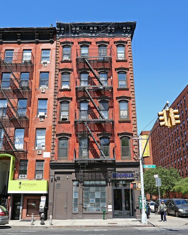 205 Chrystie St in New York, NY - Building Photo - Building Photo