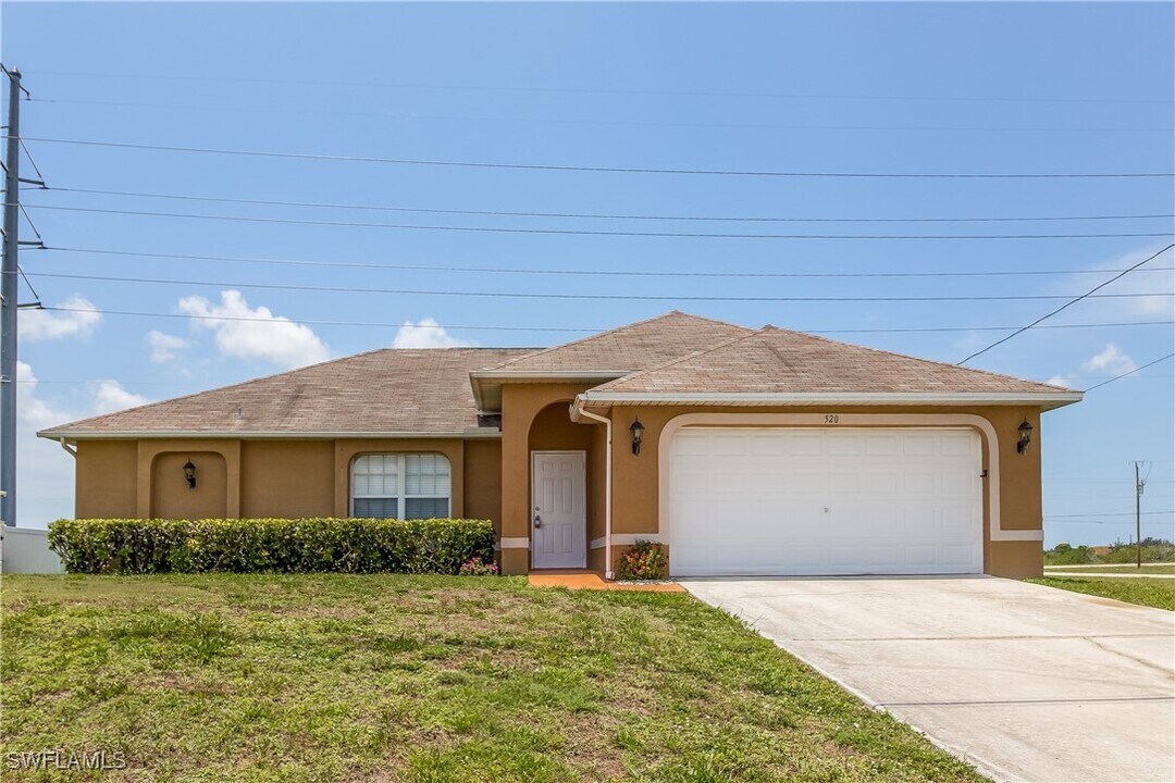 520 NW 24th Ave in Cape Coral, FL - Building Photo