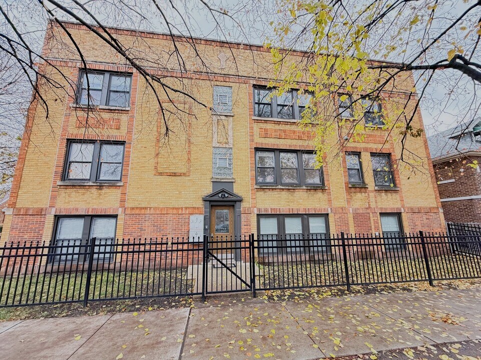 4204 N Melvina Ave in Chicago, IL - Building Photo
