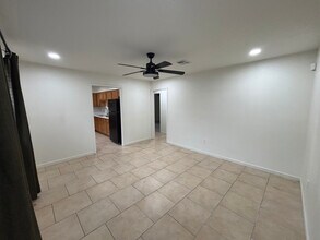 224 Duke Dr in Kenner, LA - Foto de edificio - Building Photo