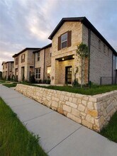 8903 Cave Springs Mews in Rowlett, TX - Building Photo - Building Photo