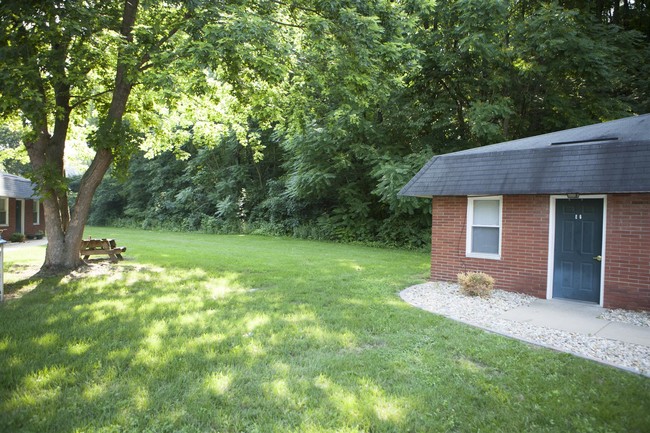 Meadows Apartments in East Peoria, IL - Building Photo - Building Photo