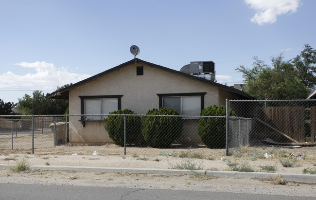 16430 Juniper St in Hesperia, CA - Building Photo - Building Photo