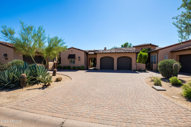 8883 E Mountain Spring Rd in Scottsdale, AZ - Building Photo - Building Photo