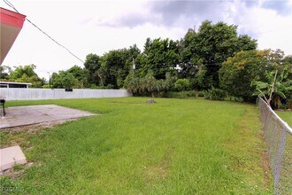 382 Ottumwa Ave in Ft. Myers, FL - Building Photo - Building Photo