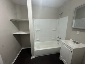 2103 N Marrs St in Amarillo, TX - Foto de edificio - Building Photo