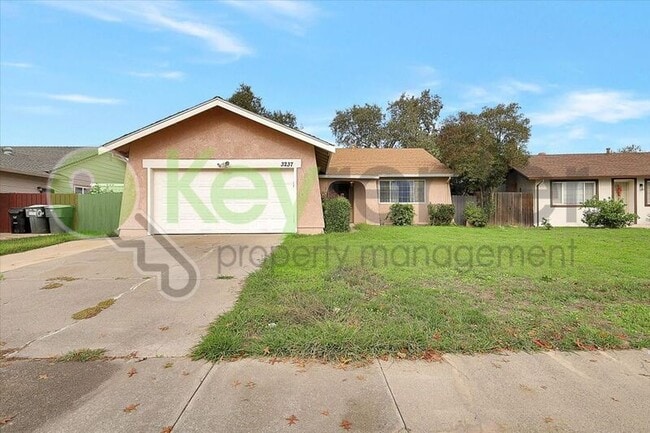 3237 Irvindale Way in Antelope, CA - Building Photo - Building Photo