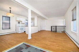 15 Duncanson St in Stamford, CT - Building Photo - Building Photo