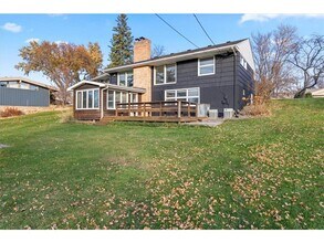 5528 Merritt Cir in Minneapolis, MN - Building Photo - Building Photo