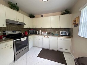 300 SW 134th Way in Pembroke Pines, FL - Building Photo - Building Photo