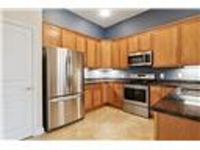 670 Town Center Dr in Newport News, VA - Building Photo - Building Photo