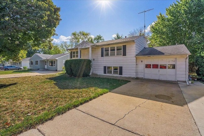 property at 816 W 28th St