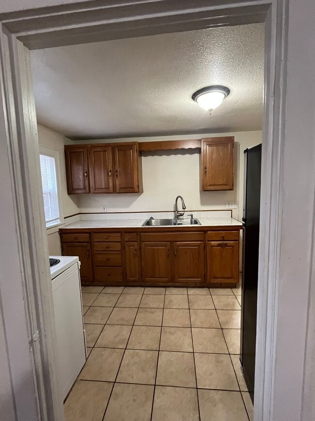 1090 SW 8th Ave in Albany, OR - Building Photo - Building Photo