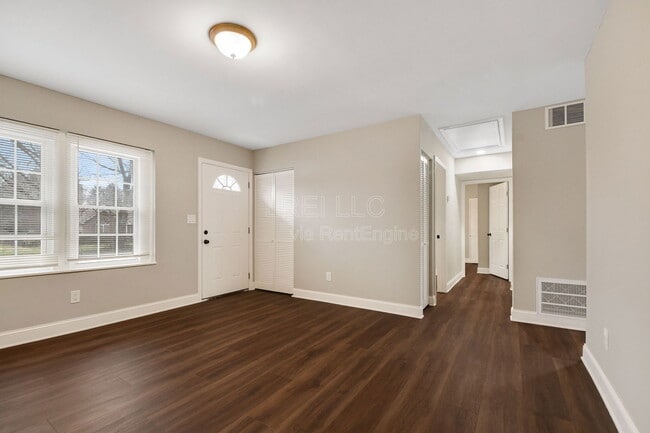 10501 Millers Ln in Louisville, KY - Building Photo - Building Photo