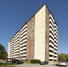 790 Wonderland Rd S in London, ON - Building Photo - Building Photo