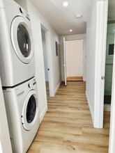 2407 Abbot Kinney Blvd in Los Angeles, CA - Foto de edificio - Building Photo