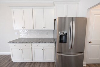 377 Creekview Rd in Hendersonville, NC - Building Photo - Building Photo