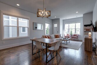 1825 11th Ave N in Nashville, TN - Building Photo - Building Photo