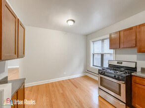 3748 N Pine Grove Ave, Unit M00B in Chicago, IL - Building Photo - Building Photo