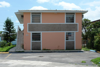 6350 W Flagler St in Miami, FL - Foto de edificio - Building Photo