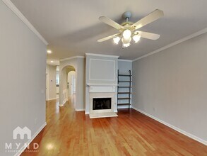 2314 Longcourt Wy in Atlanta, GA - Foto de edificio - Building Photo