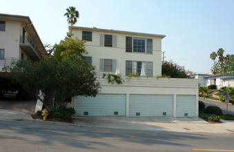 10700 Holman Ave in Los Angeles, CA - Building Photo - Building Photo