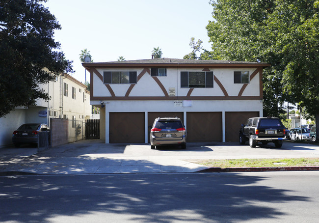 6270 Cedros Ave in Van Nuys, CA - Building Photo - Building Photo