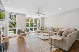 2301 N Wayne Ave in Chicago, IL - Building Photo - Building Photo