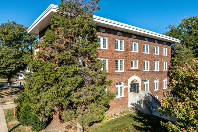 325 Welch Ave in Ames, IA - Foto de edificio - Building Photo