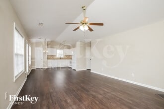 4004 Village Park Ct in Winston-Salem, NC - Foto de edificio - Building Photo