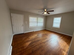 1101 Easton Rd in Greensboro, NC - Foto de edificio - Building Photo