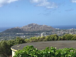 1864 Alaweo St in Honolulu, HI - Building Photo - Building Photo
