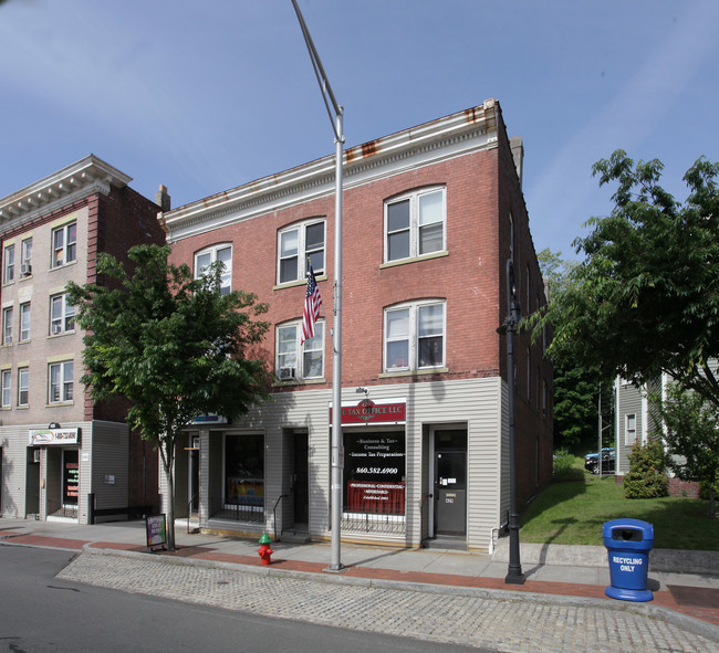 425 N Main St in Bristol, CT - Building Photo - Building Photo