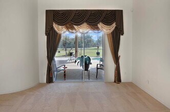 215 Strathmore Cir in Kissimmee, FL - Foto de edificio - Building Photo