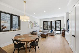 3219 N Seminary Ave, Unit 1S in Chicago, IL - Foto de edificio - Building Photo