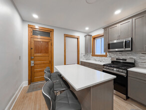 4322 W Kamerling Ave, Unit G07C in Chicago, IL - Building Photo - Building Photo