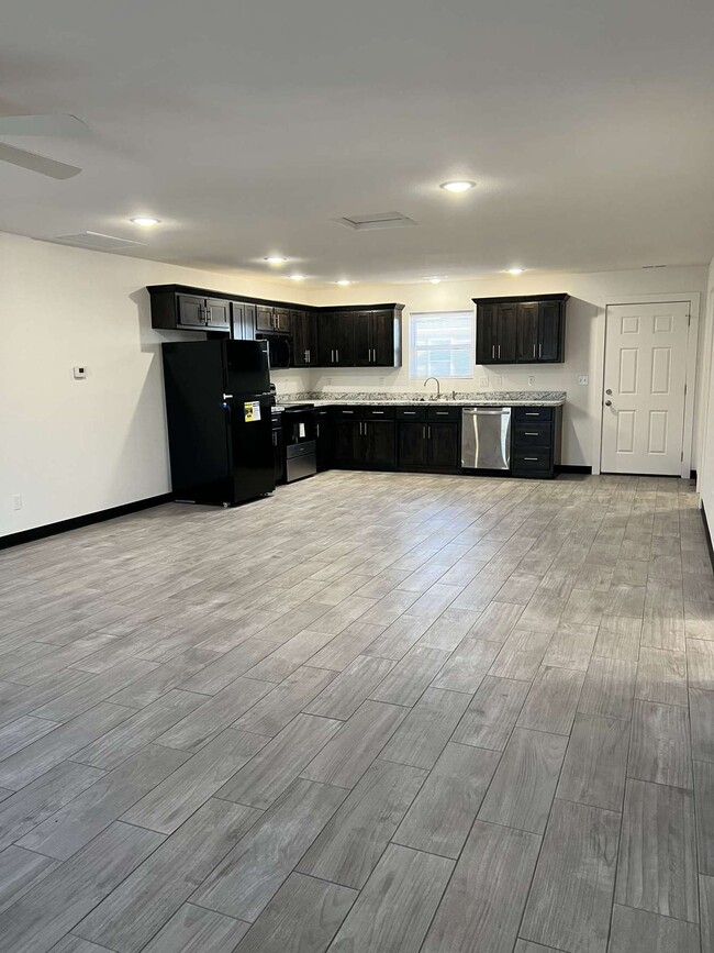 1106 Chica Ln in Galena, KS - Foto de edificio - Building Photo