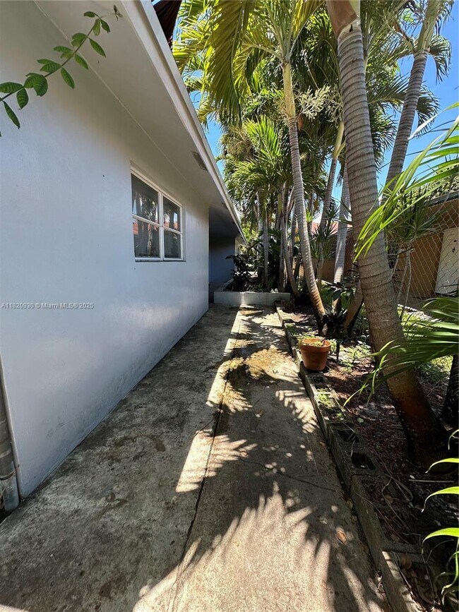 1241 NE 2nd Ave in Fort Lauderdale, FL - Building Photo - Building Photo