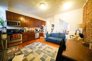 218 Hemenway St, Unit 2 in Boston, MA - Building Photo