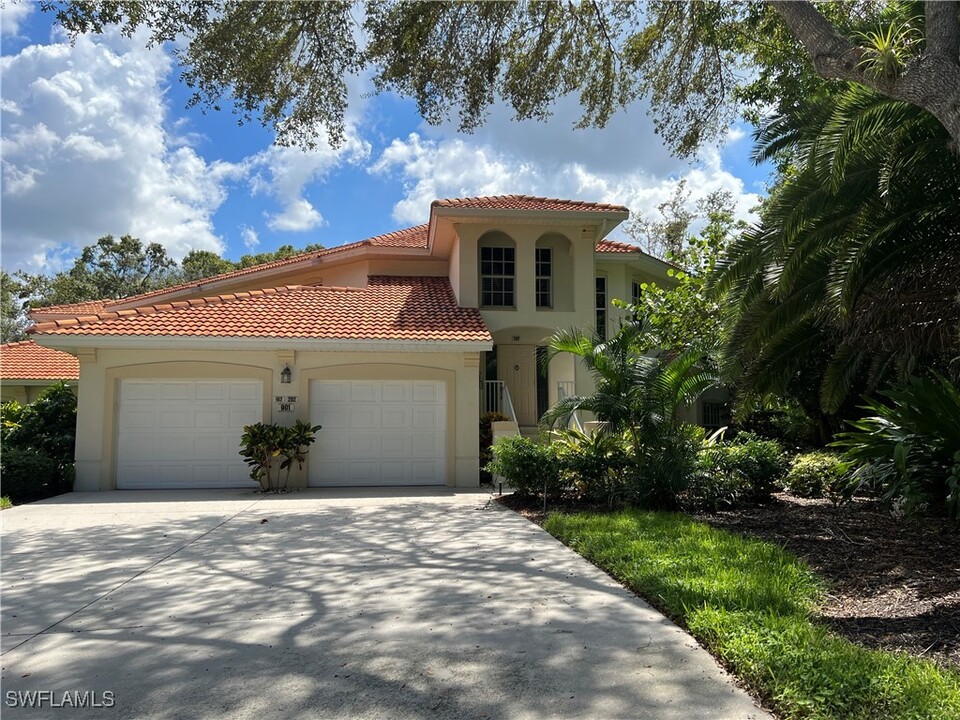 901 Egrets Run in Naples, FL - Building Photo