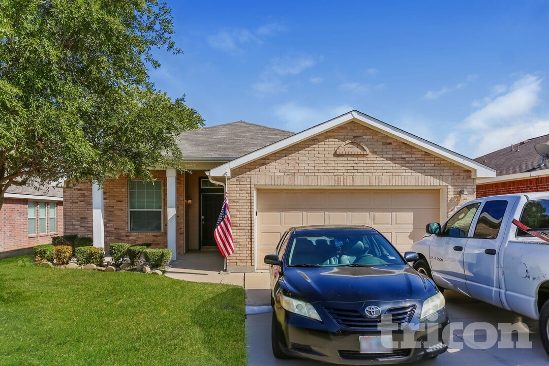 8605 Autumn Creek Trail in Fort Worth, TX - Foto de edificio