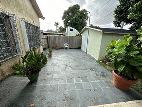 8001 SW 36th Terrace in Miami, FL - Building Photo - Building Photo