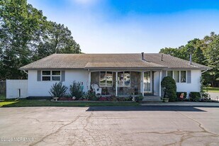 261 Oak Ave in Stafford Township, NJ - Building Photo