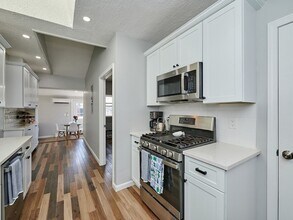 599-601-601 E 5th St, Unit 3 in Boston, MA - Building Photo - Building Photo