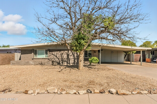 property at 11821 N 36th St
