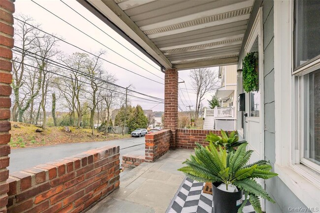 23 Pleasant Ave in Port Washington, NY - Building Photo - Building Photo