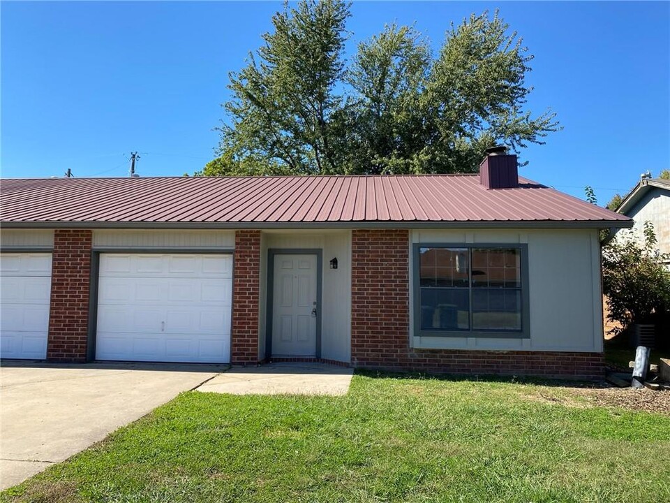 1124 S 25th Pl in Rogers, AR - Building Photo