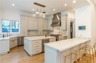12094 Summit Cir in Beverly Hills, CA - Building Photo - Building Photo