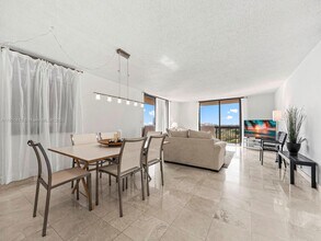 600 Biltmore Way, Unit 902 in Coral Gables, FL - Foto de edificio - Building Photo