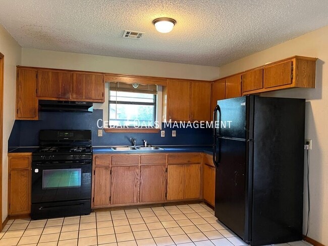 300 S Ozark St in Prairie Grove, AR - Building Photo - Building Photo